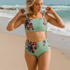 NWT Albion Fit Charlotte Smocked Crop + High Waisted Bottoms (M)